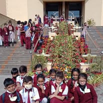 Students enjoying the school picnic